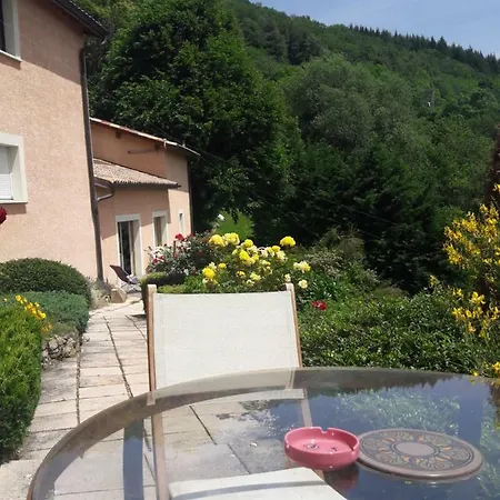 La-haut Sur La Colline Yzeron