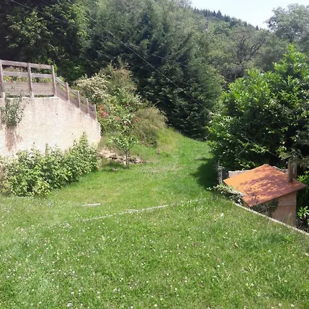 La-haut Sur La Colline Yzeron